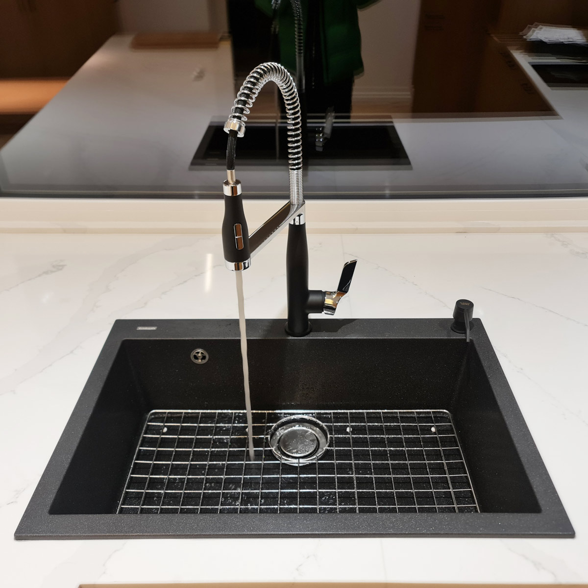 Chiuveta-bucatarie-CookingAid-Cube-ON7610-negru-metalic-montaj-sub-blat-cu-baterie-Neo-Spring-Black-14