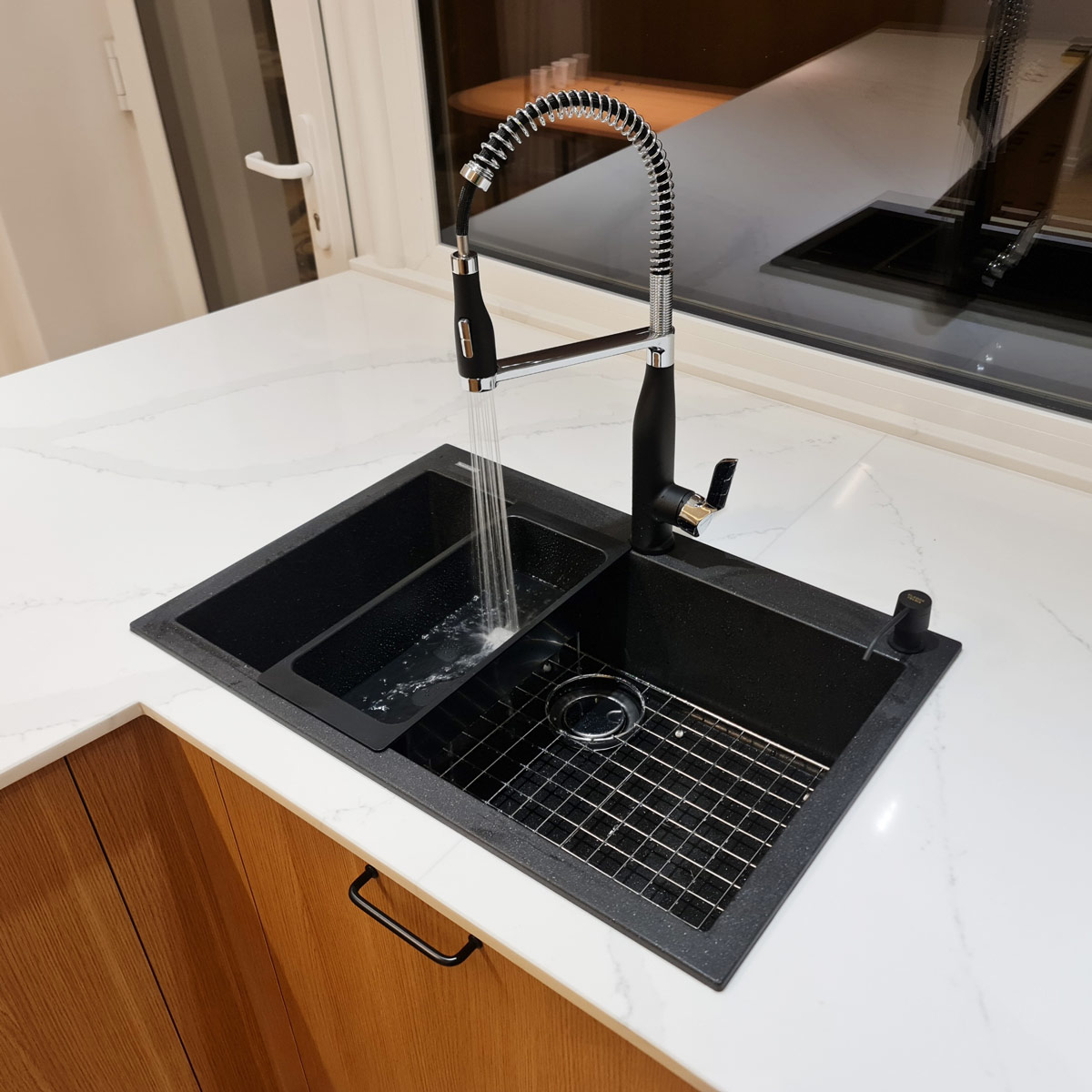Chiuveta-bucatarie-CookingAid-Cube-ON7610-negru-metalic-montaj-sub-blat-cu-baterie-Neo-Spring-Black-7