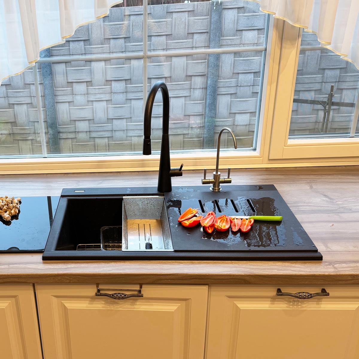 Chiuveta-Bucatarie-CookingAid-Kinga-LX8620-black-metal-quartz-negru-metalic-cu-baterie-Kinga-Newmix-90-11