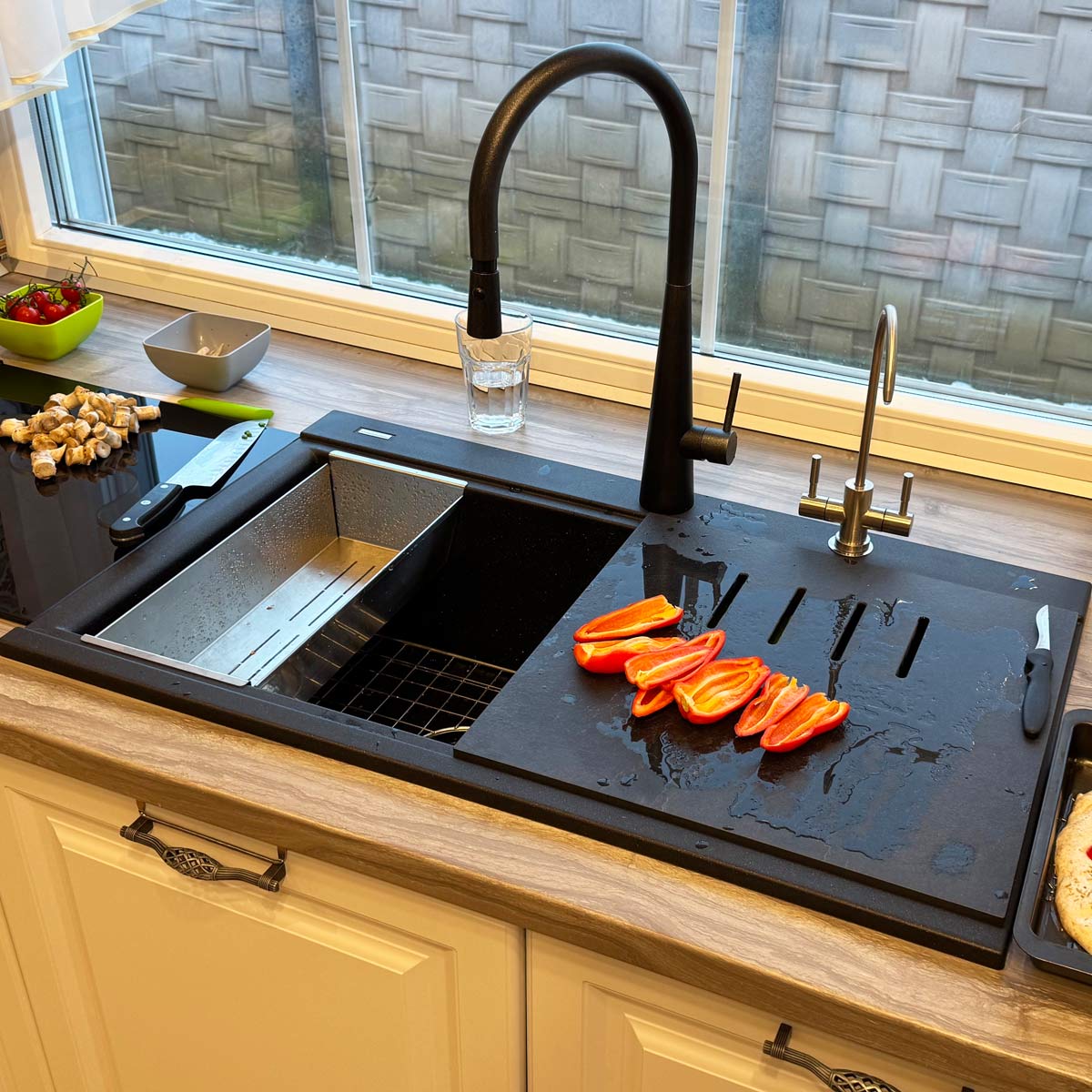 Chiuveta-Bucatarie-CookingAid-Kinga-LX8620-black-metal-quartz-negru-metalic-cu-baterie-Kinga-Newmix-90-13