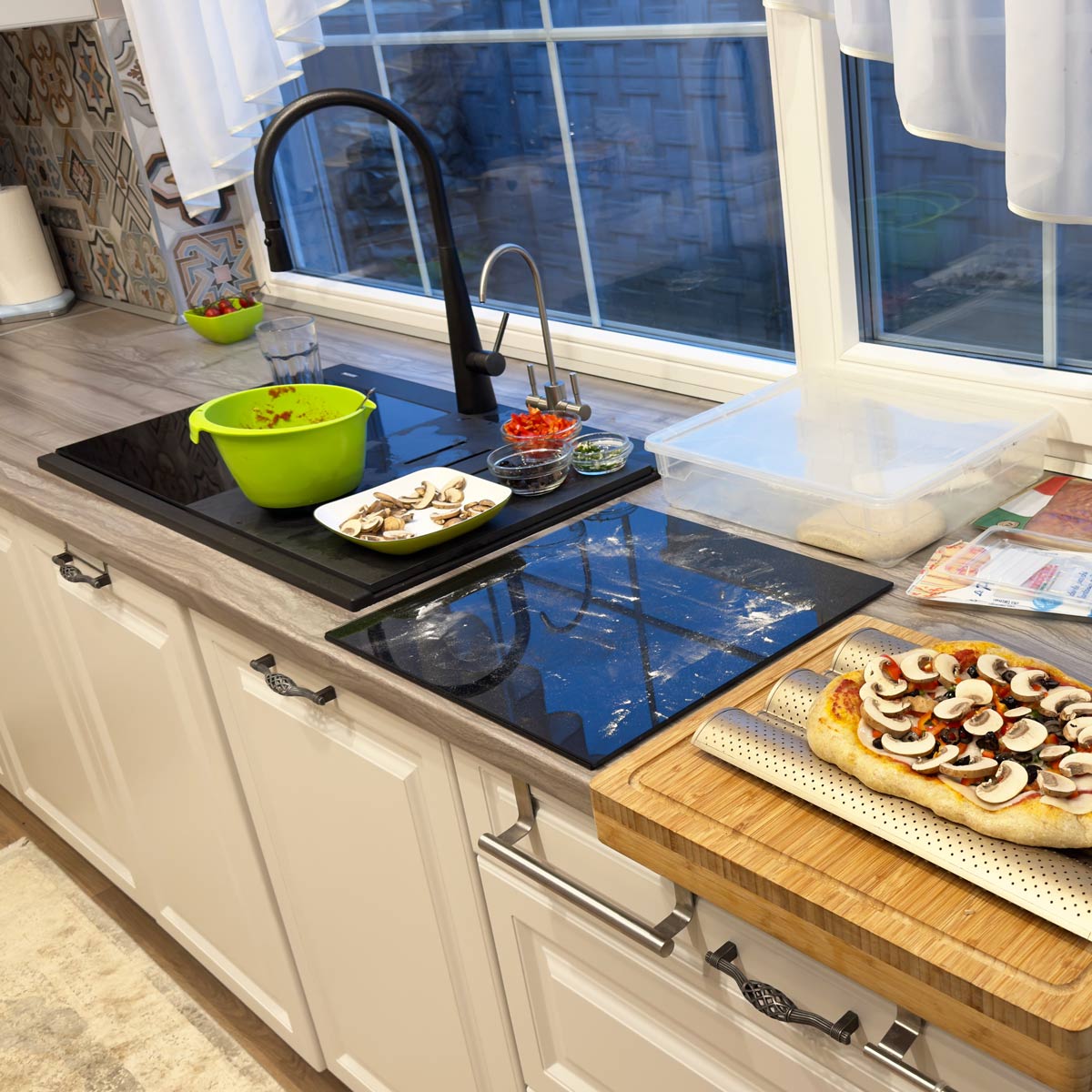Chiuveta-Bucatarie-CookingAid-Kinga-LX8620-black-metal-quartz-negru-metalic-cu-baterie-Kinga-Newmix-90-18