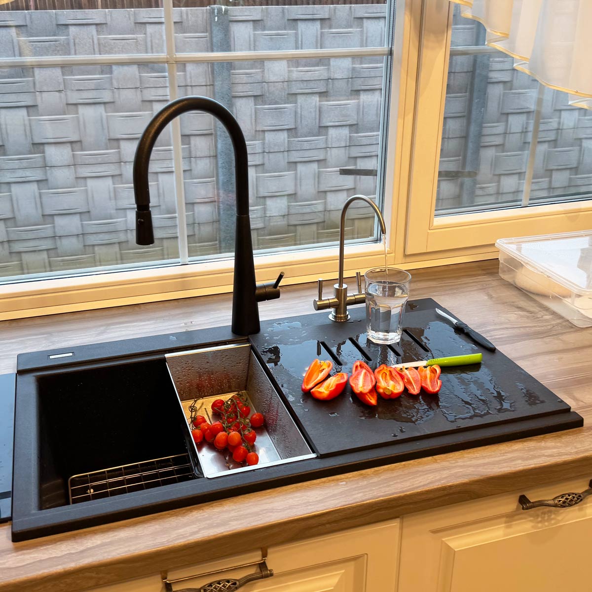 Chiuveta-Bucatarie-CookingAid-Kinga-LX8620-black-metal-quartz-negru-metalic-cu-baterie-Kinga-Newmix-90-27