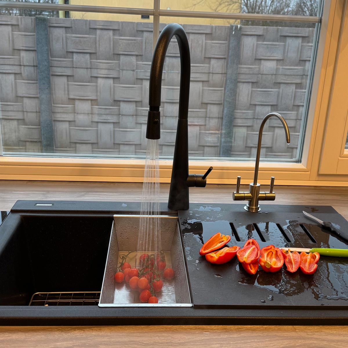 Chiuveta-Bucatarie-CookingAid-Kinga-LX8620-black-metal-quartz-negru-metalic-cu-baterie-Kinga-Newmix-90-29
