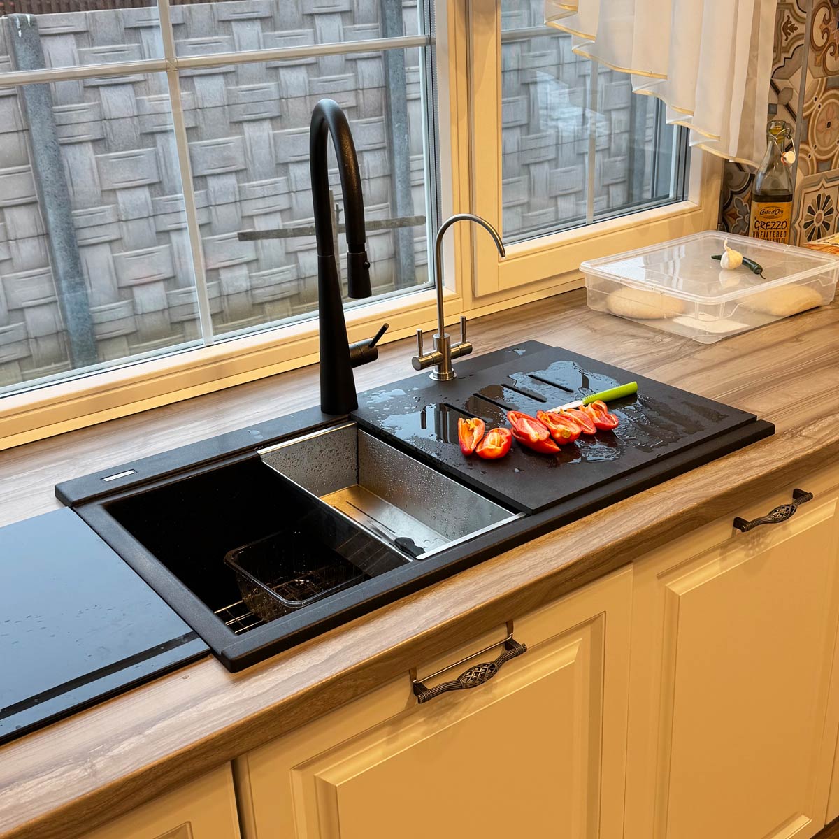 Chiuveta-Bucatarie-CookingAid-Kinga-LX8620-black-metal-quartz-negru-metalic-cu-baterie-Kinga-Newmix-90-7