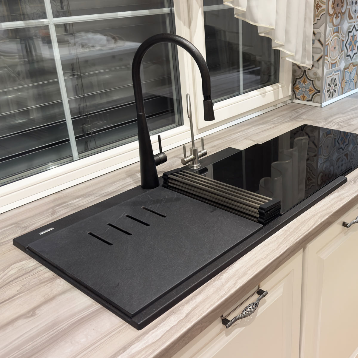 Chiuveta-Bucatarie-CookingAid-Kinga-LX8620-black-metal-quartz-negru-metalic-cu-baterie-Kinga-Newmix-90