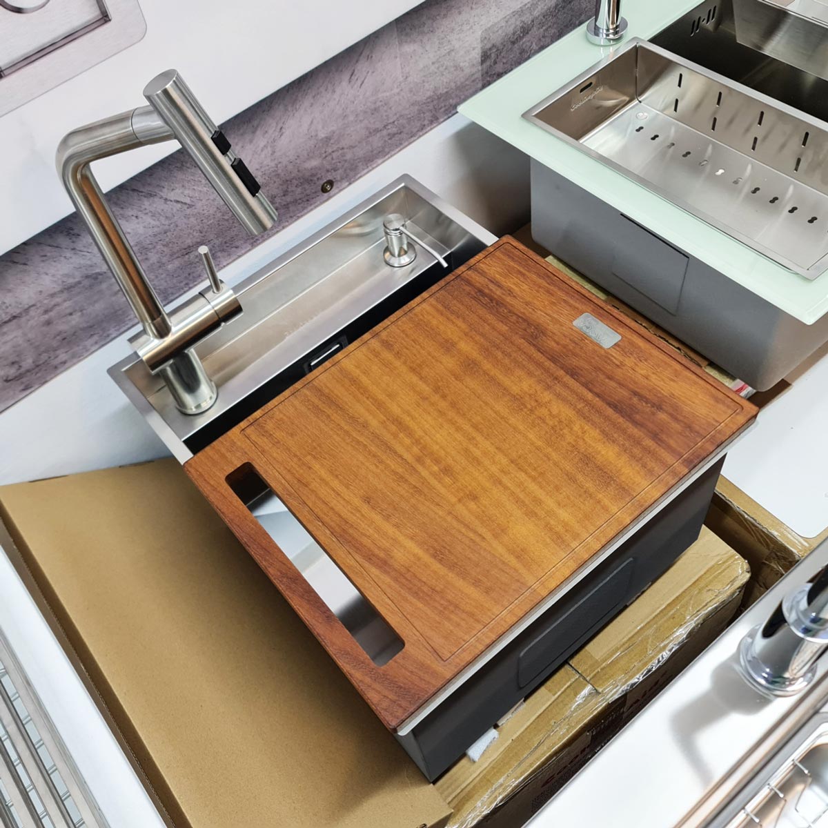Set-chiuveta-bucatarie-inox-CookingAid-Invisible-Deep-cu-capac-sticla-si-baterie-telescopica-112