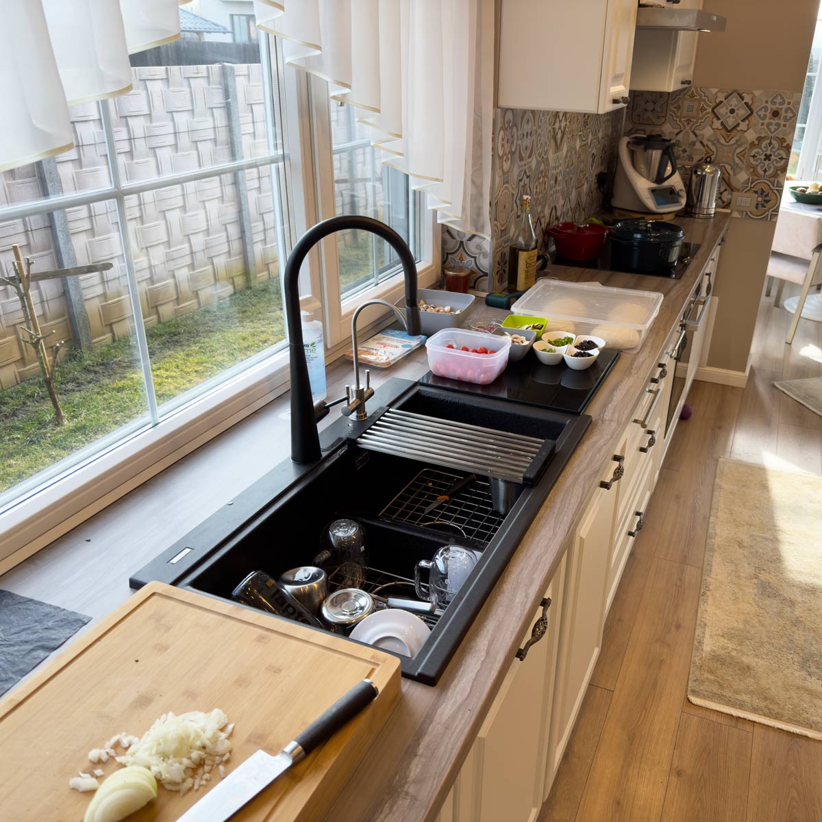 Chiuveta-Bucatarie-CookingAid-Kinga-LX8620-black-metal-quartz-negru-metalic-cu-baterie-Kinga-Newmix-90-65