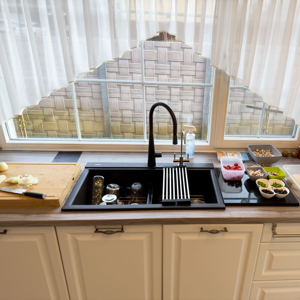 Chiuveta-Bucatarie-CookingAid-Kinga-LX8620-black-metal-quartz-negru-metalic-cu-baterie-Kinga-Newmix-90-67