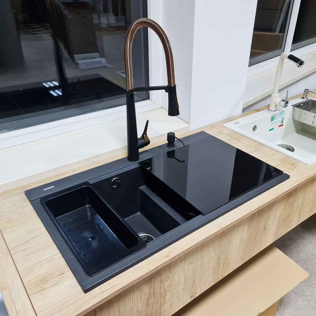 Chiuveta-Bucatarie-granit-CookingAid-Kinga-LX8620-Black-cu-baterie-Newmix-black-golden-rose-3