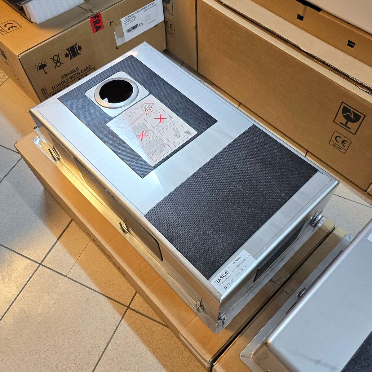 Chiuveta-bucatarie-Inox-CookingAid-Tasca-Phantom-Side-PA70-28-montaj-sub-geam