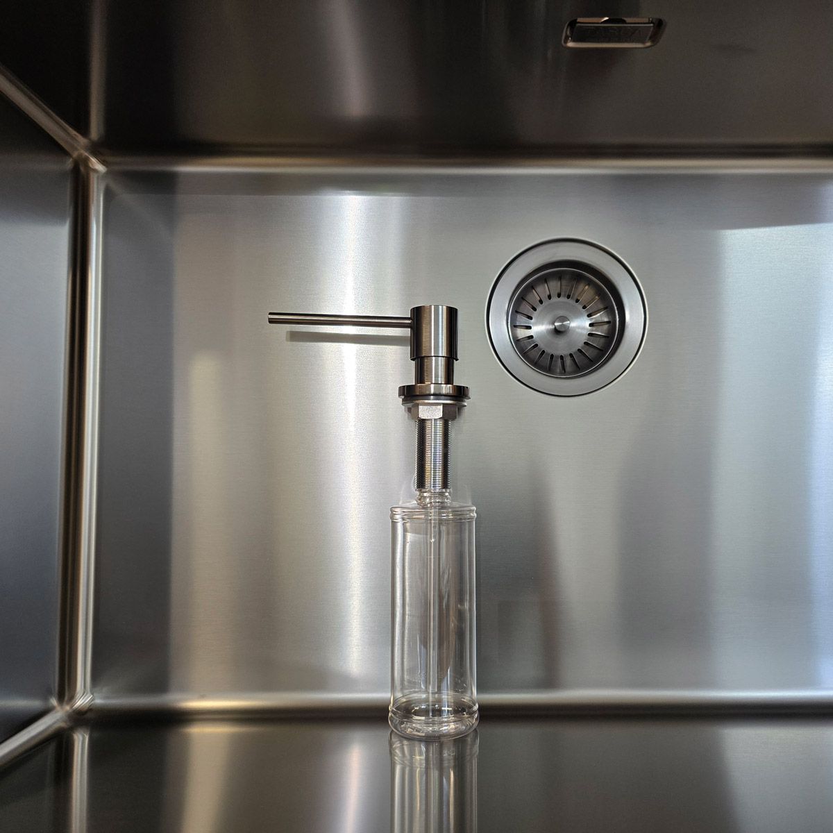 Dozator-detergent-gri-inchis-Tasca-soap-dispenser-Gun-Metal-051-10