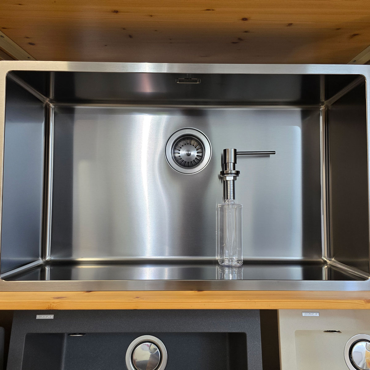Dozator-detergent-gri-inchis-Tasca-soap-dispenser-Gun-Metal-051-14