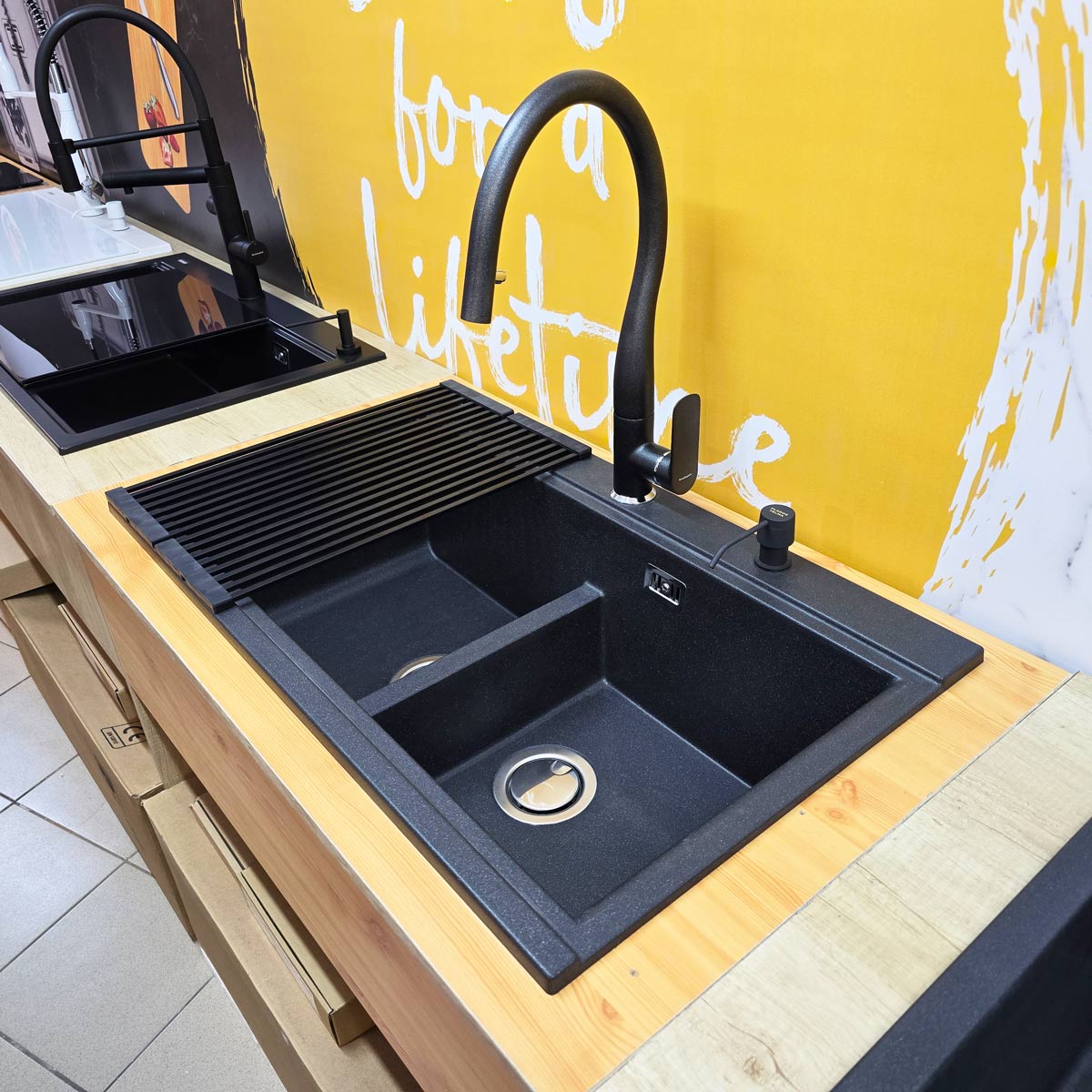 Chiuveta-Bucatarie-CookingAid-Kinga-LX8620-black-metal-quartz-negru-metalic-cu-baterie-Flores-1